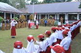 Puluhan Pelajar di Sungai Apit Terima Seragam Gratis, Sekda Mahadar : Dapat Ringankan Beban Orang Tua