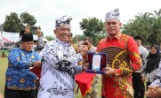 Kades Sontang Terima Penghargaan dari PGRI Rohul