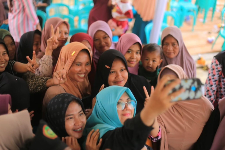 Kampanye di Siak Membludak, Rakyat Berdonasi Demi Dr.Afni Jadi Bupati