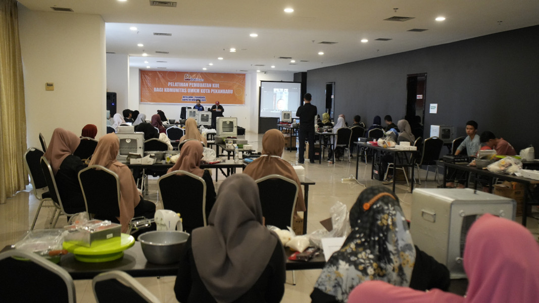 Pelatihan Pembuatan Kue Bagi Komunitas UMKM Kota Pekanbaru “Ibu-Ibu harus kreatif dalam Membantu Ekonomi Keluarga”