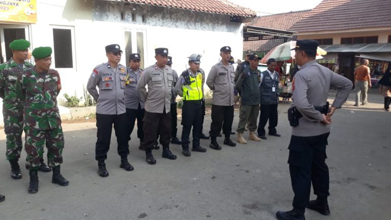 Polsek Kedawung gelar apel kesiapan pengamanan Pengundian Nomor Urut Calon Pilwu Desa Kalitengah