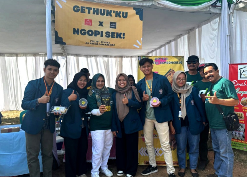 Mahasiswa KKN Tematik UNDIP Angkat Diversifikasi Olahan Pisang Desa Sambongrejo di Bazar UMKM