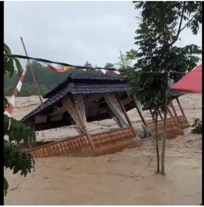 Banjir Bandang di Lahat Rendam 3 Desa, 3.000 Warga Terdampak, 1 Bocah Tewas