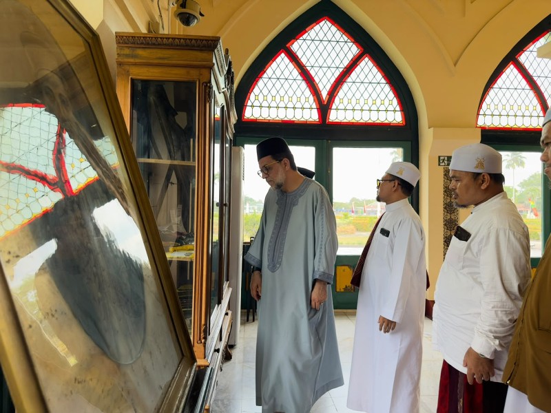 Ulama Hadis Maroko Kagumi Jejak Peradaban Kesultanan Siak, Ziarahi Makam Sultan hingga Pendiri Pekanbaru