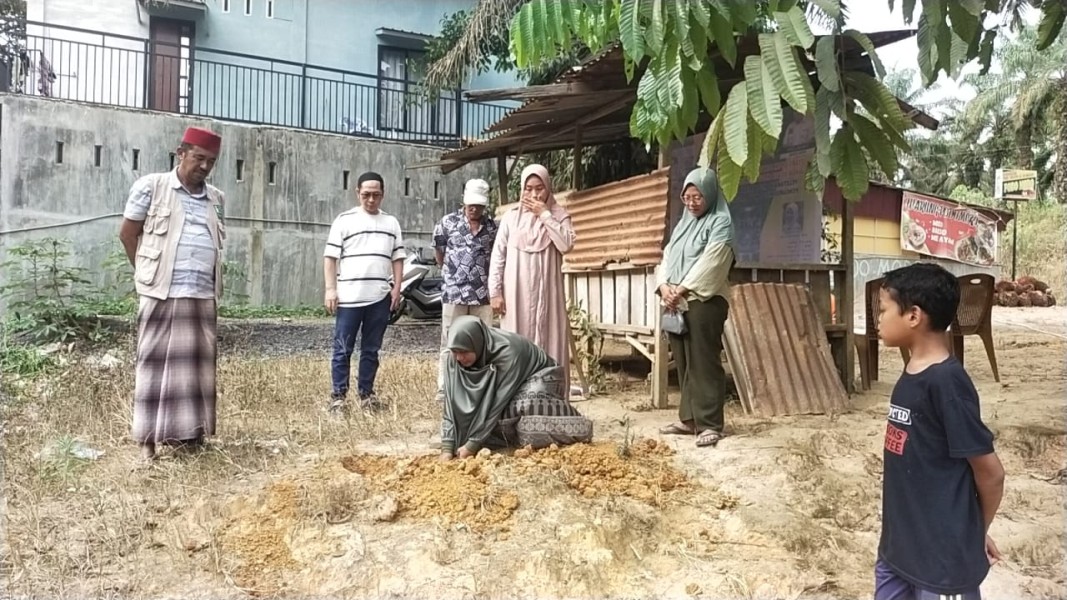 Bersama Membangun Harapan: KSJ Rokan Hilir Gelar Peletakan Batu Pertama Rumah Keluarga Almarhum Dalino
