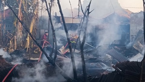 5 Rumah di Desa Martapada Kulon Cirebon Hangus Terbakar