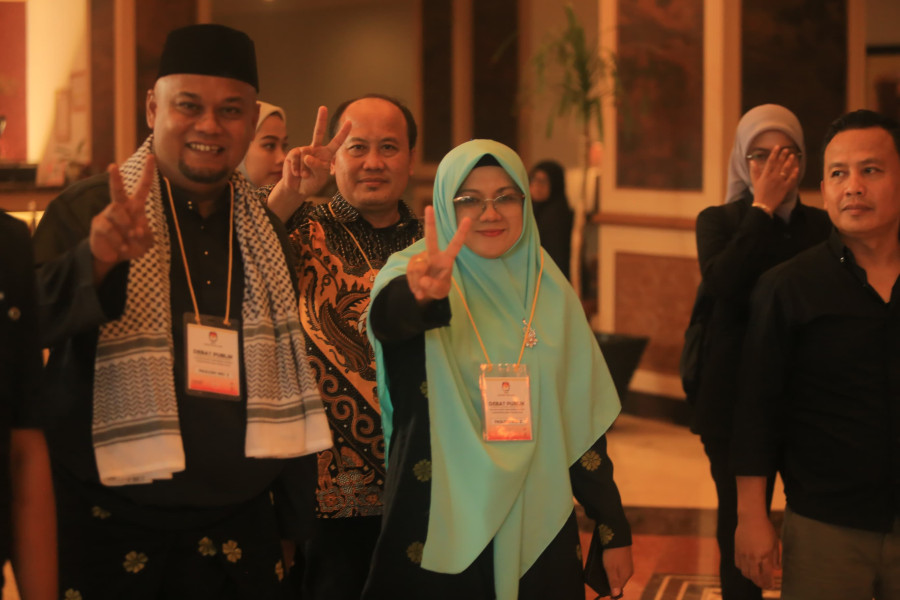 Santunnya Dr.Afni, Setelah Debat Langsung Salami Istri dan Pendukung Alfedri