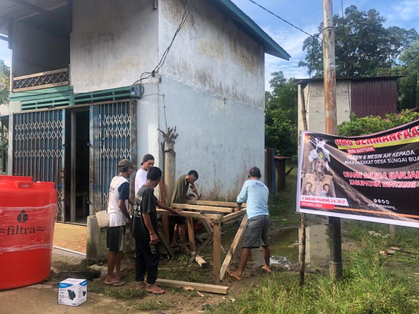 Warga Desa Sungai Buaya Kalbar Manfaatkan Bantuan OMG Toren dan Mesin Air