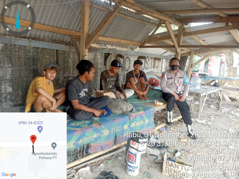 Anggota Polsek Rangkasbitung Polres Lebak Temui Anak Punk Di Desa Mekarsari
