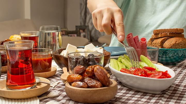 Rekomendasi Menu Sahur dan Berbuka Penuh Nutrisi untuk Menaikkan Berat Badan