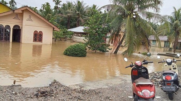 Banjir Kepung 3 Desa di Nagan Raya, Jalan Lamie-Langkak Terendam
