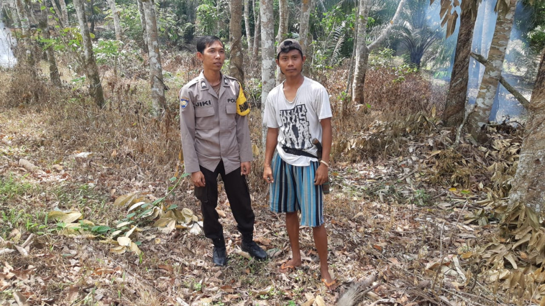 Cegah Karhutla Bhabinkamtibmas Berikan Sosialisasi di Desa Binaanya