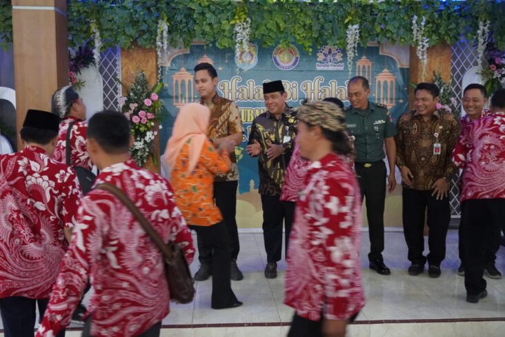 Halal Bi Halal dengan Kepala Desa Se-Kendal, Ini Pesan Bupati