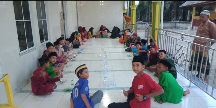 Fanlugar Gelar Buka Bersama, Jalin Silaturahmi dengan 50 Orang Anak dan Pengurus TPQ At Taqwa Desa Lubuk Garam