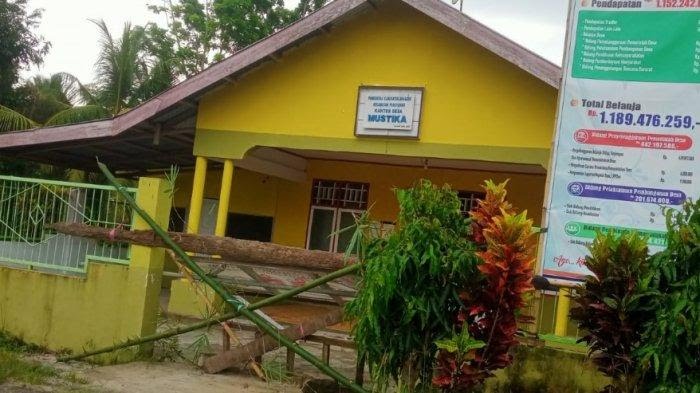 Warga Segel Kantor Desa Mustika-Gorontalo Gara-gara Tak Mau Dipimpin Pj Kades
