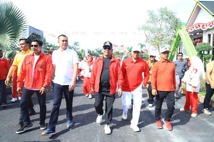 Ribuan Warga Meriahkan Jalan Santai HUT RI ke-80 di Desa Sontang