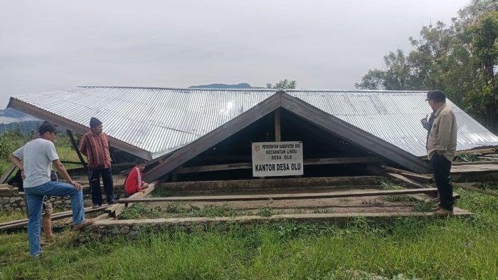 Kantor Desa Olu Lindu Ambruk Usai Diterjang Angin Puting Beliung