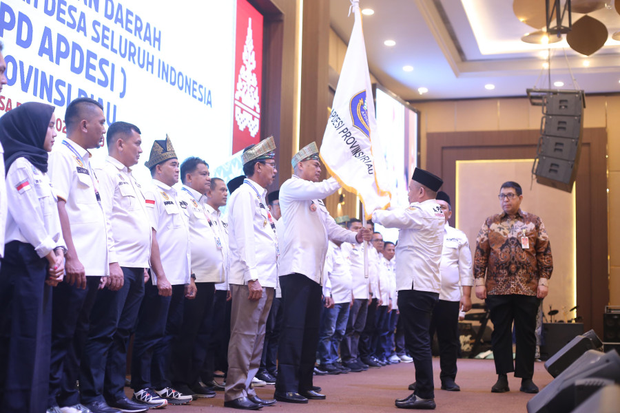 Pengurus Apdesi Riau Resmi Dilantik, ini Pesan Ketua Umum DPP Apdesi Surta Wijaya