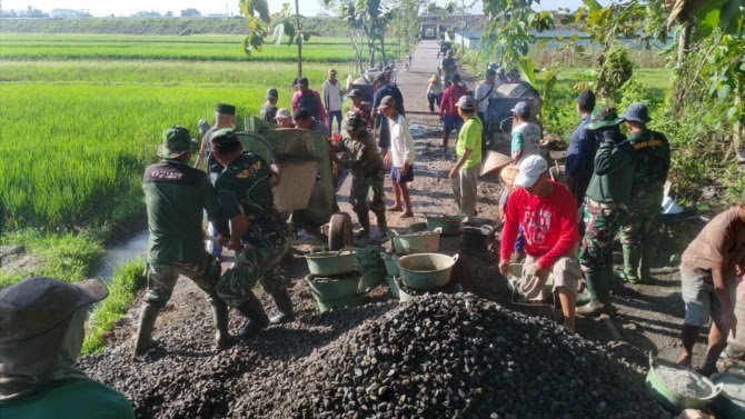Pengerjaan Betonisasi Jalan dan Pembuatan Talud di Desa Kahuman Dimulai