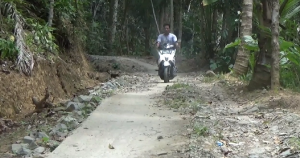 Jalan Desa di Kebumen Dibiarkkan Rusak Bertahun-Tahun