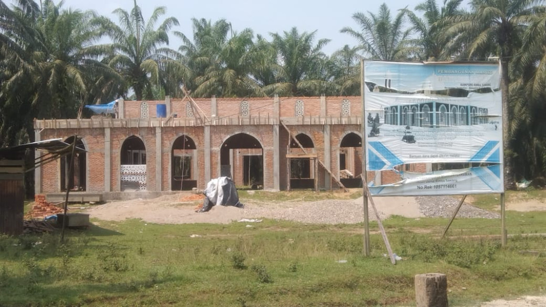 Masjid Rimba Sawang, Karena Ketiadaan Dana, 2 Tahun Berdiri Setengah Jadi