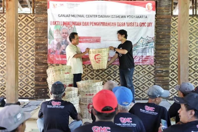 Milenial loyalis Ganjar kembangkan desa wisata melalui bakti lingkungan