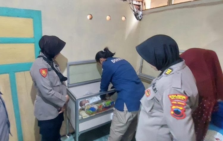 Polwan Peduli Stunting Polres Blora Di Desa Tempurejo Kecamatan Blora