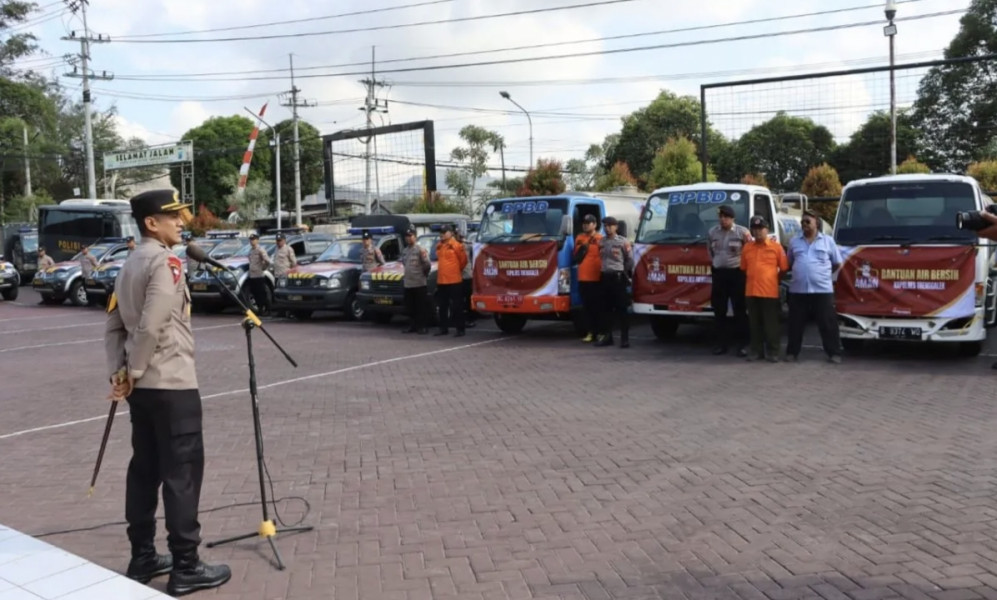 Polres Trenggalek distribusikan air bersih ke desa kekeringan