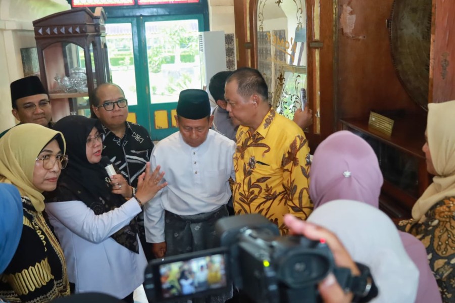 Kunjungi Istana Siak, Bupati Afni Minta DPR RI Beri Perhatian Khusus untuk Renovasi Cagar Budaya
