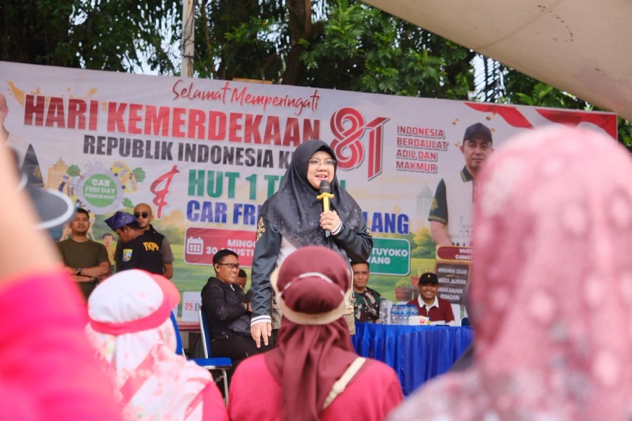 Di Tengah Car Free Day Tualang, Bupati Afni Ajak Warga Cegah Karhutla