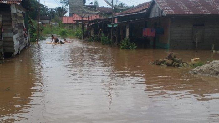 BREAKING NEWS - Hujan, Sungai Lae Cinendang Meluap, 8 Desa di Aceh Singkil Banjir Hingga 1,5 Meter