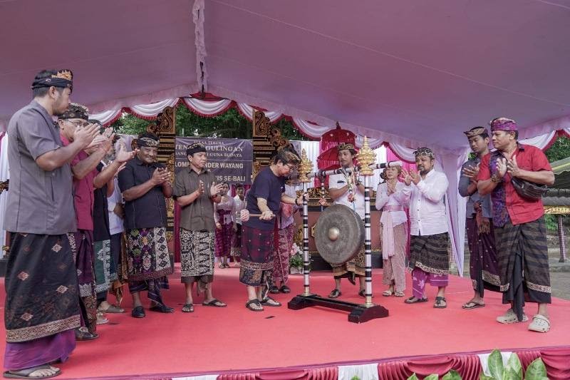 24 Peserta Ikuti Lomba Baris Tunggal di Desa Gulingan Mengwi, Badung