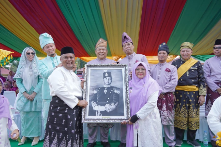 Bupati Afni Pimpin Langsung Kafilah Siak pada Pawai Ta'aruf MTQ ke-44 Riau di Kuansing