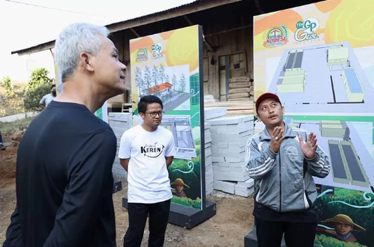 Ganjar Nginap di Desa Terpencil Kaki Gunung Gede, Inisiasi Pabrik Teh Premium