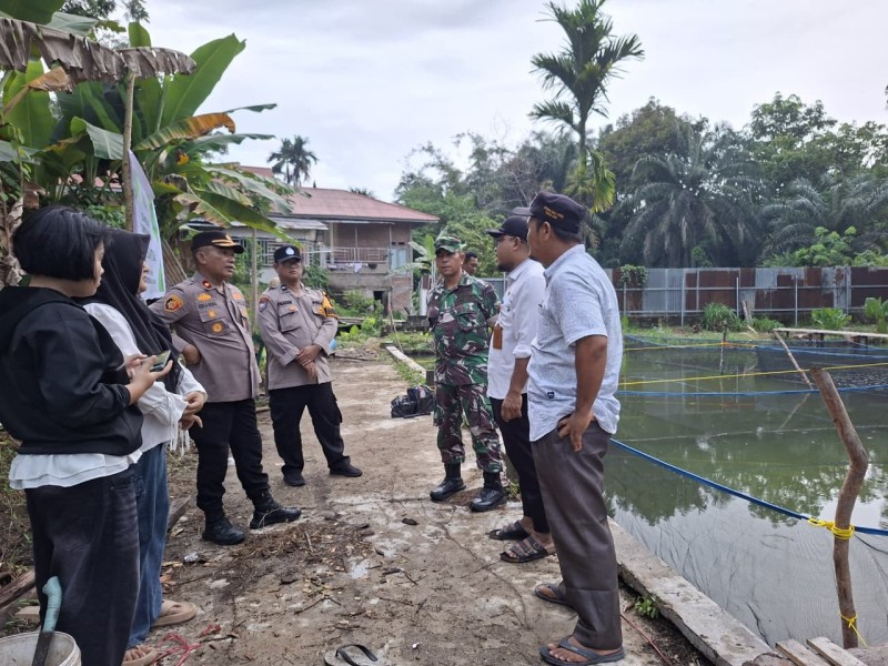 Kapolsek Pasir Penyu Dorong Budidaya Kolam Ikan Demi Perkuat Ketahanan Pangan Nasional