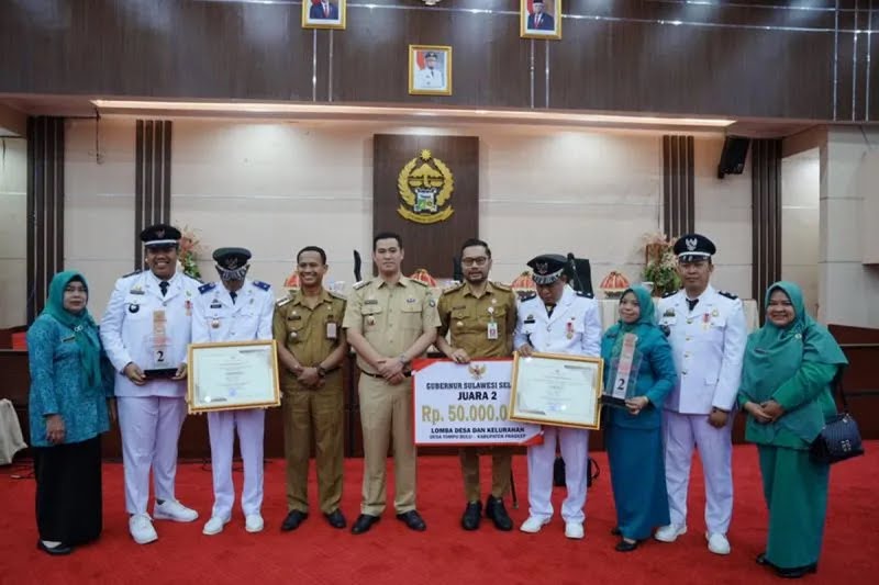 Tiga desa dan satu kelurahan di Pangkep terima penghargaan Gubernur Sulsel