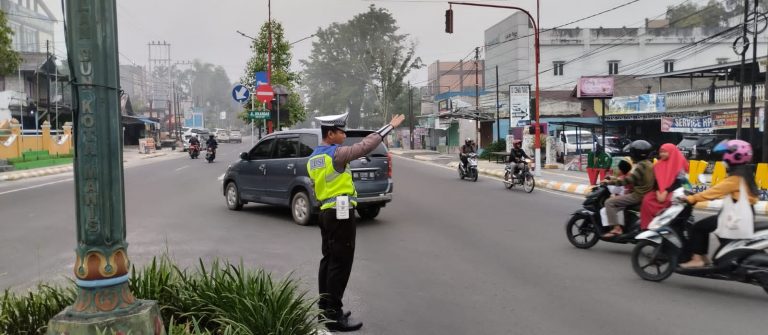 Satlantas Polres Kobar Beri Pelayanan Samsat Keliling di Desa