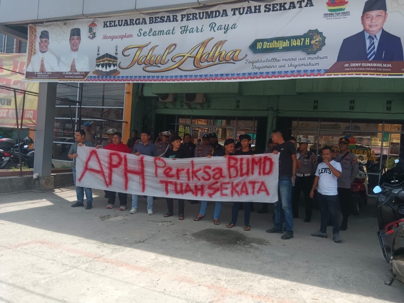 PNBMR Demo Perumda Tuh Sekata, Pertanyakan Tunggakan Listrik Belasan Milyar
