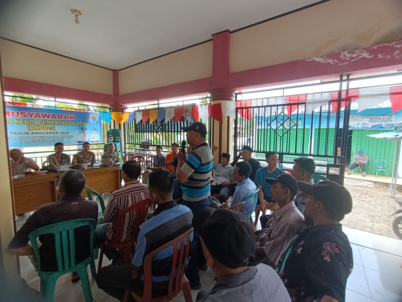 Dukung Pembangunan Desa, Bhabinkamtibmas Hadiri Musyawarah RKPDes