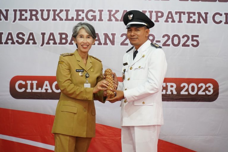 Pj Bupati Cilacap Lantik Pj Kepala Desa Tritih Wetan