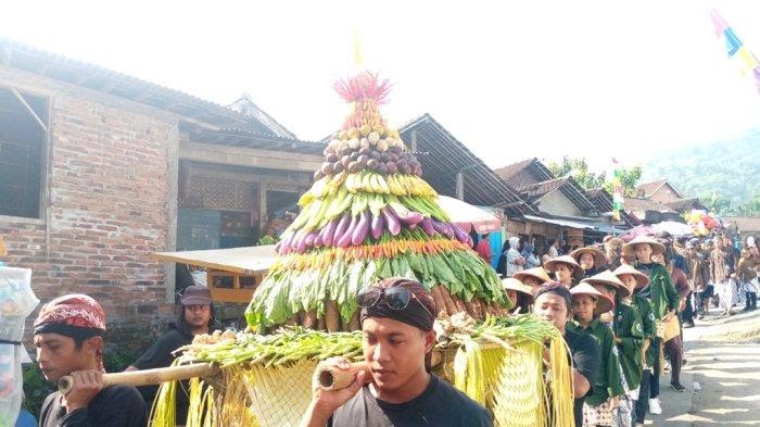 Peringati Hari Jadi ke-352, Desa Giritengah Magelang Gelar Kirab Budaya
