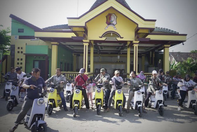 Desa Wedi Syukuran Beli 32 Motor Listrik, Berikut Penjelasan Kades