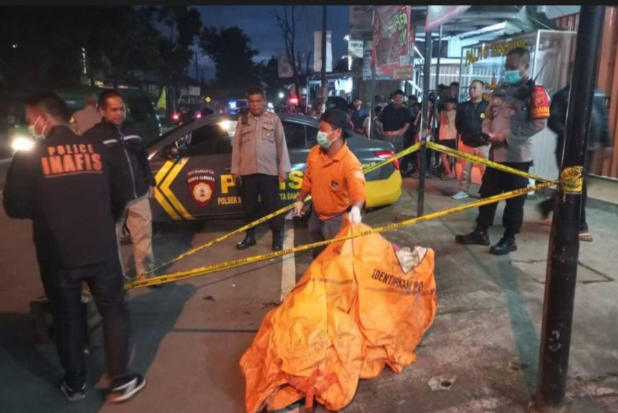 Mayat Pria dengan Luka di Leher Ditemukan Depan Kantor Desa di Bandung