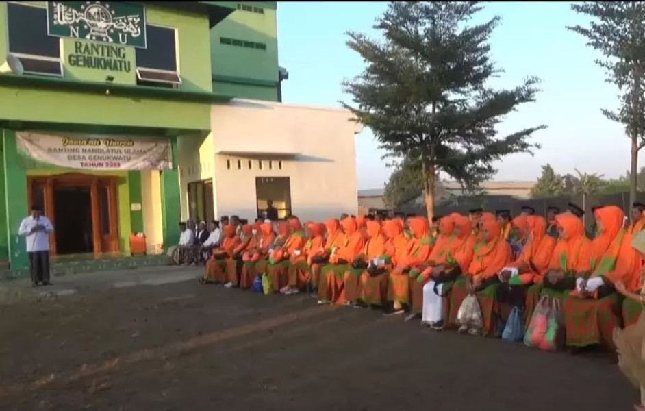 Keren, Puluhan Warga Desa Genukwatu Jombang Umrah Bareng