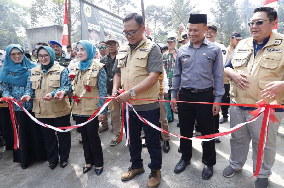 Plt Bupati Bogor Sebut Alun-alun Desa Ciburayut Tingkatkan Perekonomian Warga